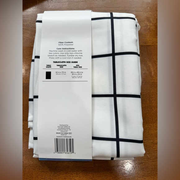 TrueLiving White Fabric Tablecloth with Black Grid Pattern New - Picture 4 of 4